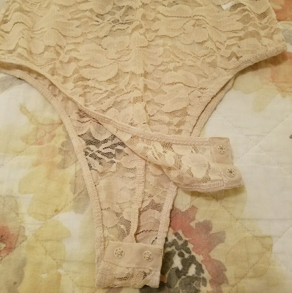 Lace snap bodysuit - Picture 4 of 4